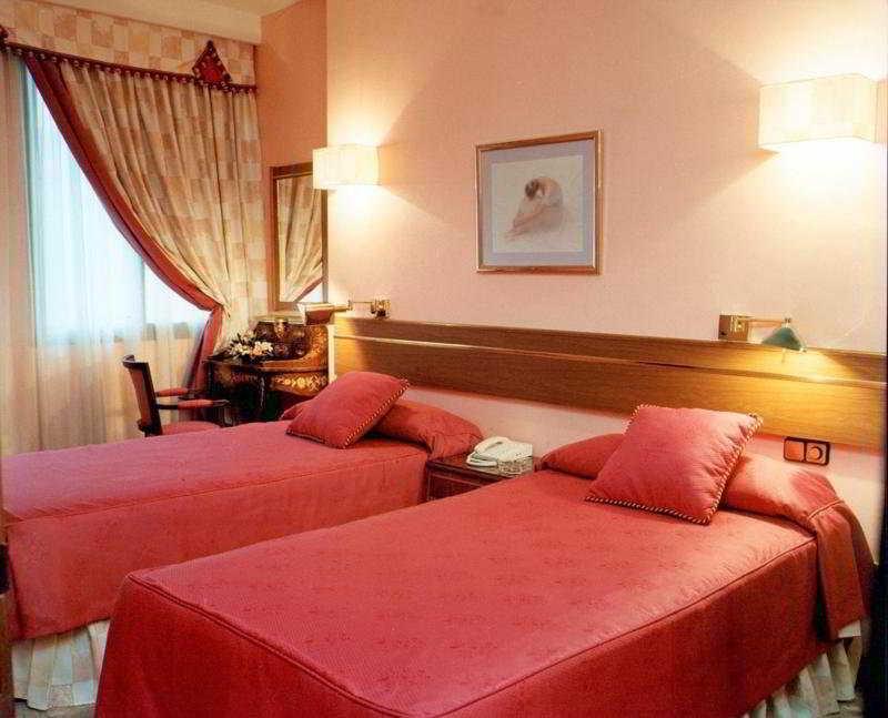 Hotel Foxa 25 Madrid Zimmer foto