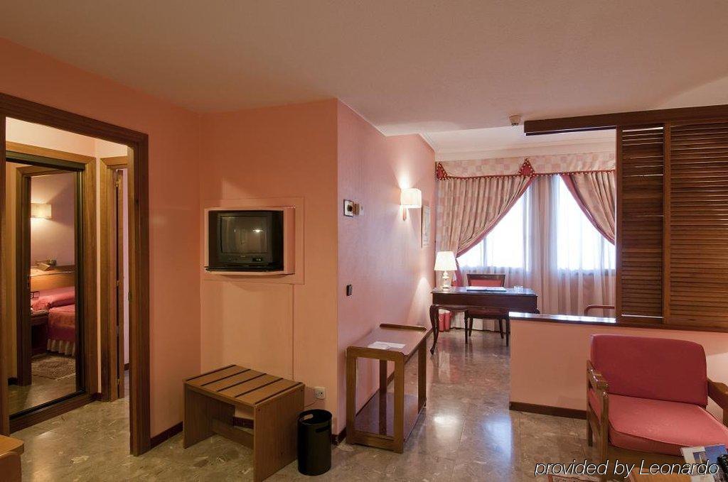 Hotel Foxa 25 Madrid Zimmer foto
